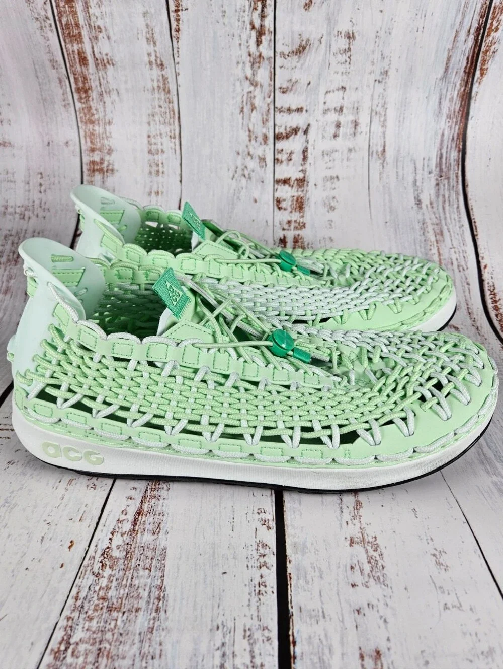 Nike ACG Watercat + 'Vapor Green' H2O Sneakers / Mens Size 11